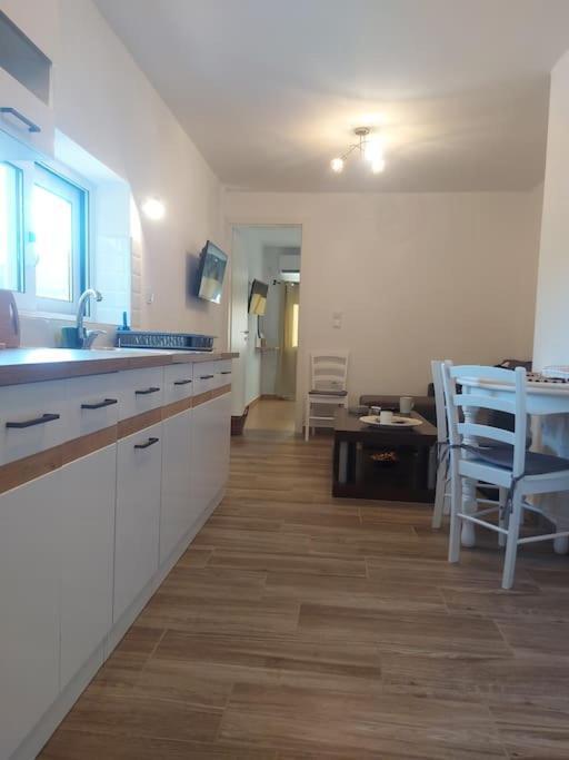 Houlia Home Διαμέρισμα Με Δωρεάν Χώρο Στάθμευσης Stenies Exterior photo